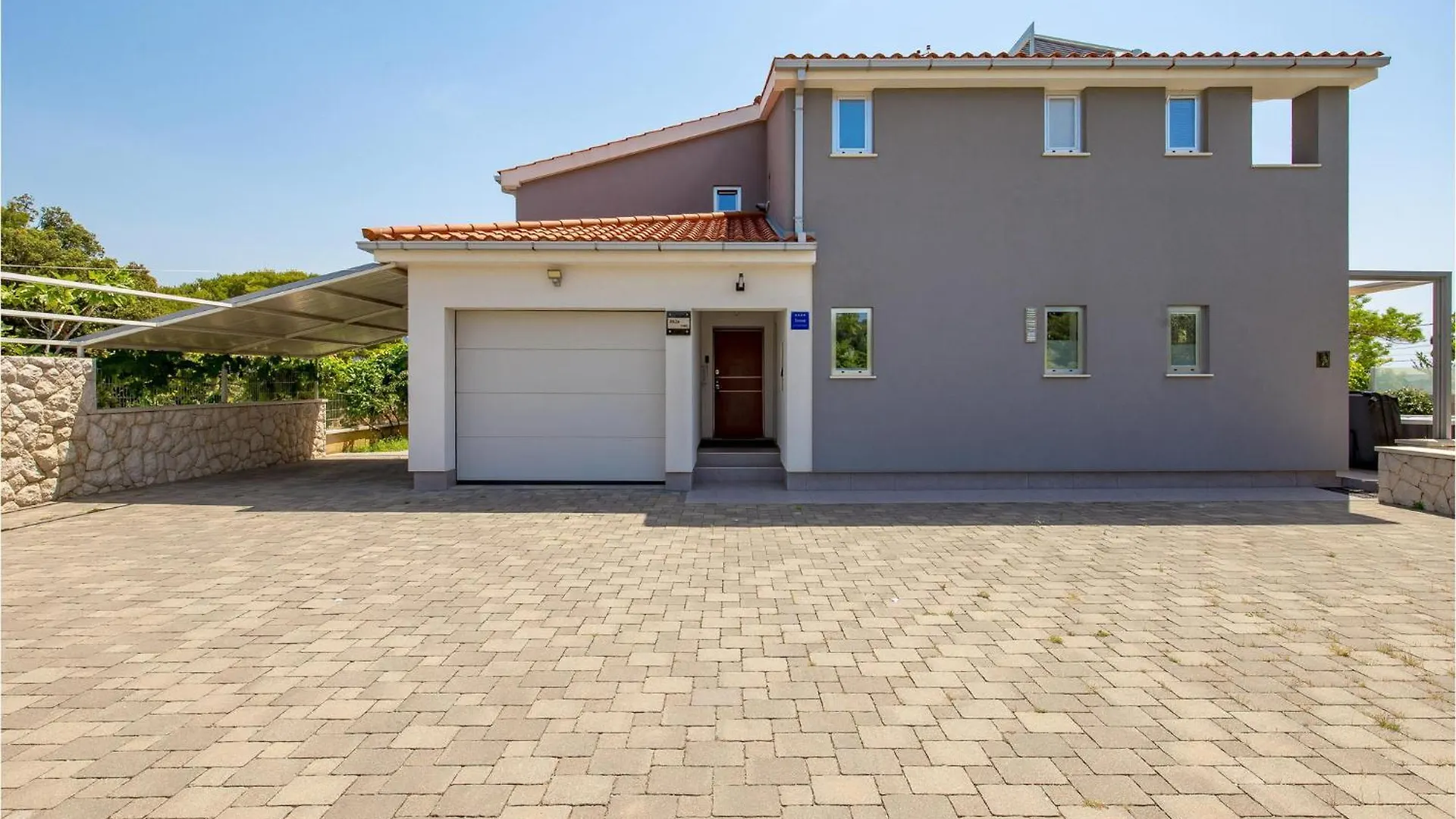 Stunning Home In Rab With Jacuzzi Palit